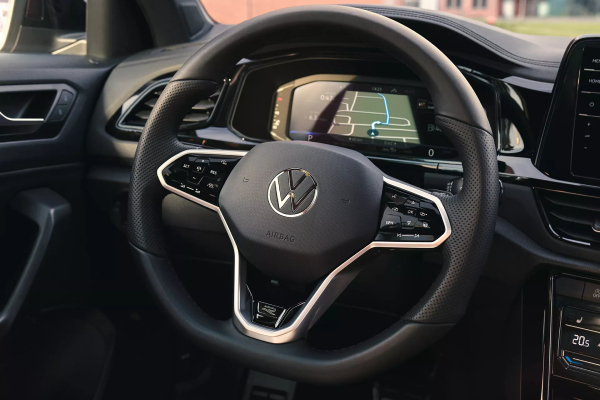 Volkswagen_T-Roc_600x400_multifunktion-steering-wheel